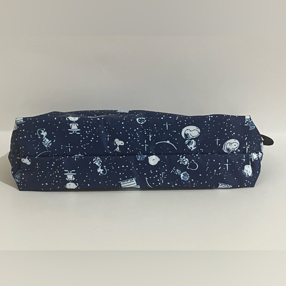 LeSportsac Peanuts Snoopy Stargazer Wristlet Pouch-like new - Picture 7 of 9